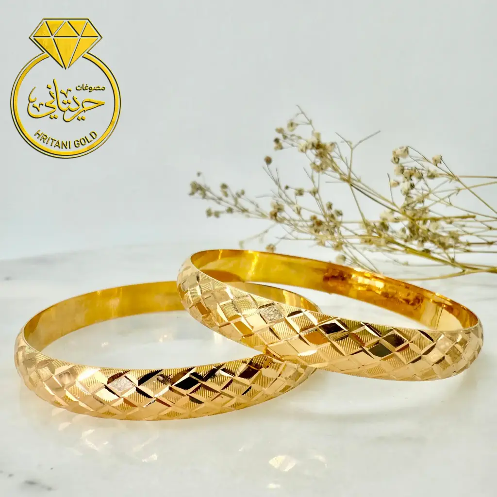 004 Gold bracelet.png