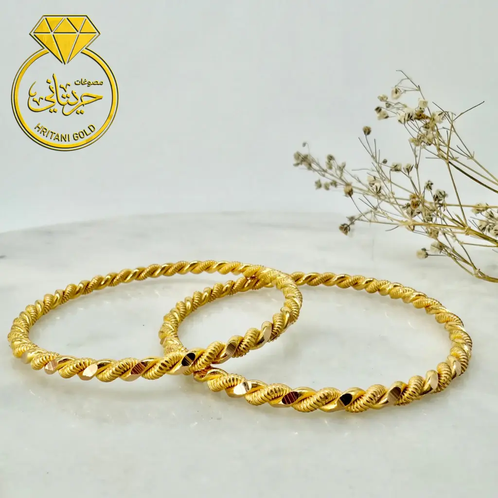 007 Gold bracelet.png